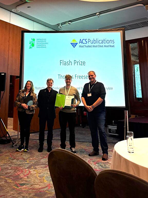 Thomas wins Flash presentation Prize