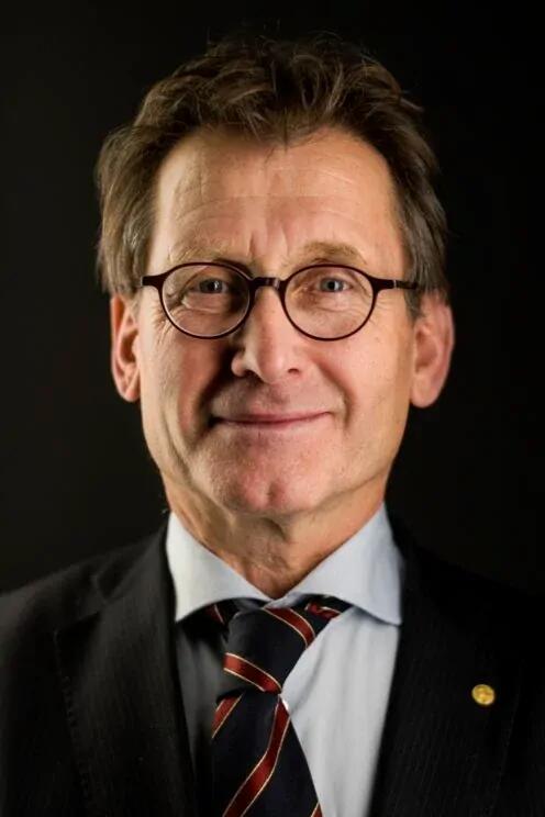 The art of building small - Ben Feringa Research Group